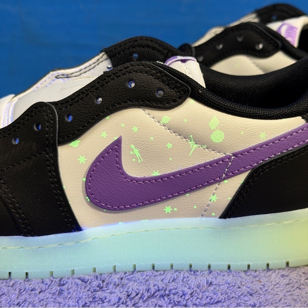 Jordan 1 retro og low
Gs ‘black raspberry ‘
Brand new - Picture 6 of 15